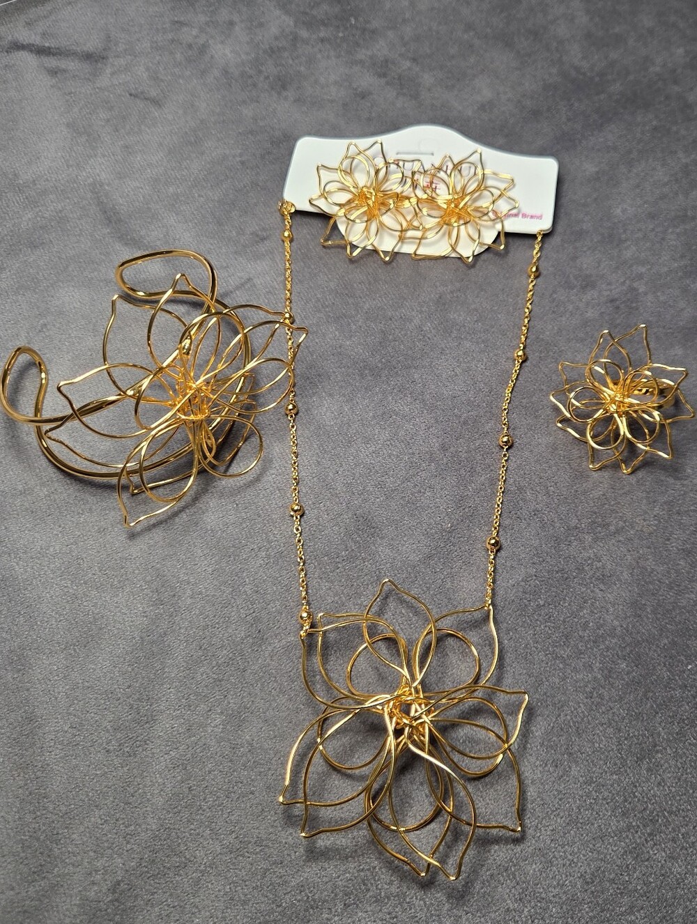 14K Yellow Gold Plated Floral Wire Pendant Necklace Earring And Bracelet Set